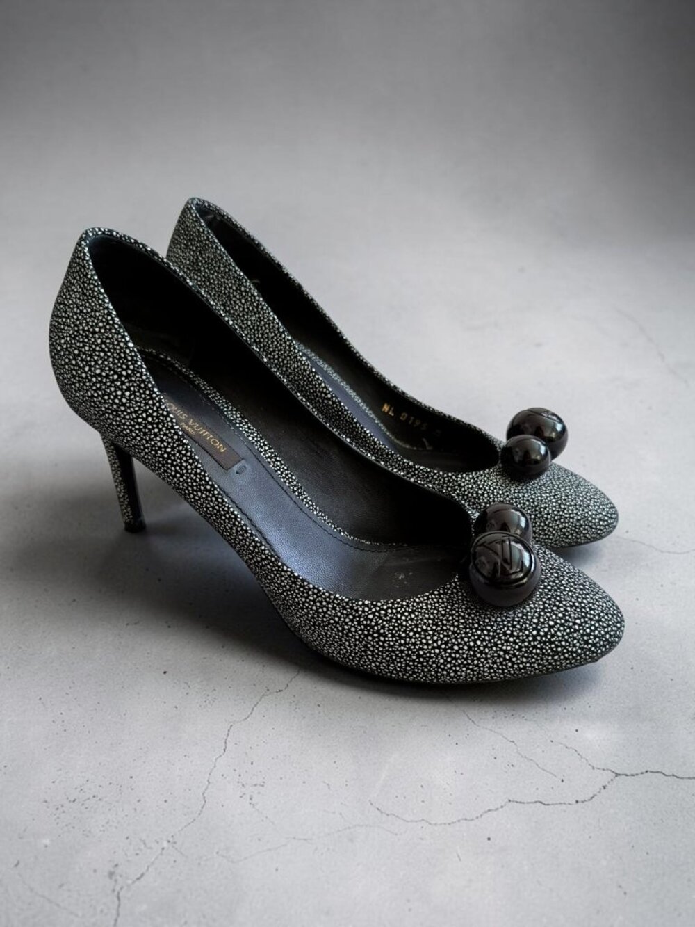 LOUIS VUITTON Betty Black White Speckled Leather Logo Pumps Heels Size 38 / US 8